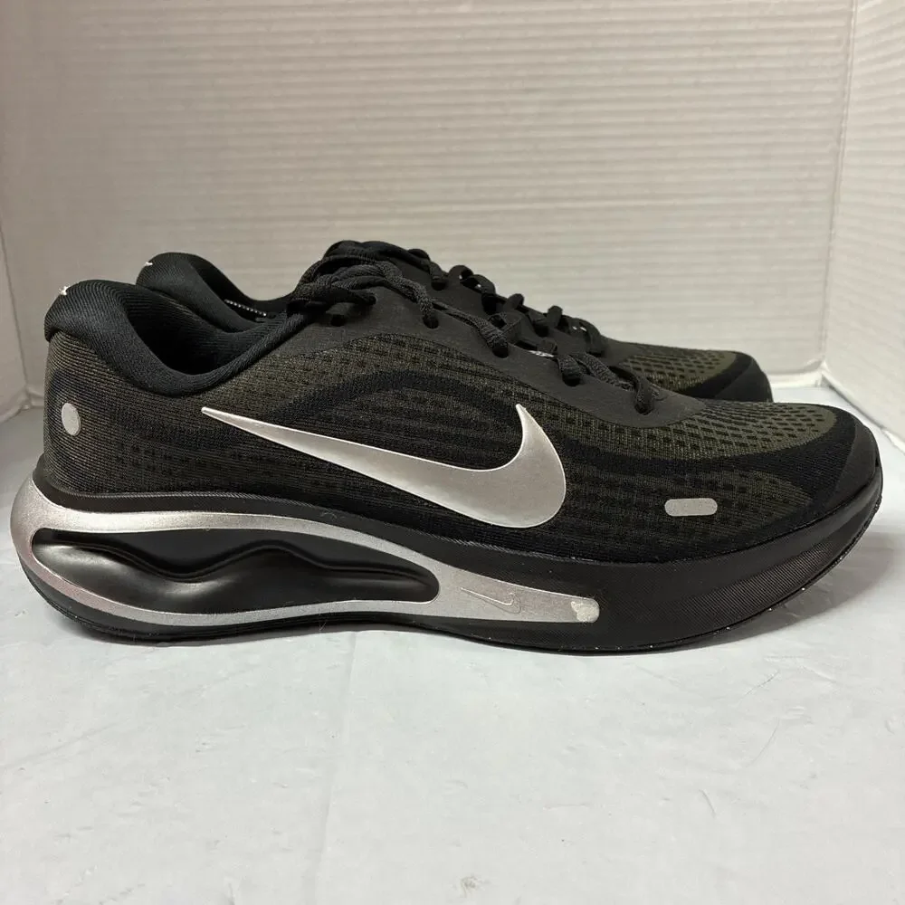 Nike Journey Run Shoes Men’s Size 8.5 Black Metallic Silver Running Sneaker NWOB